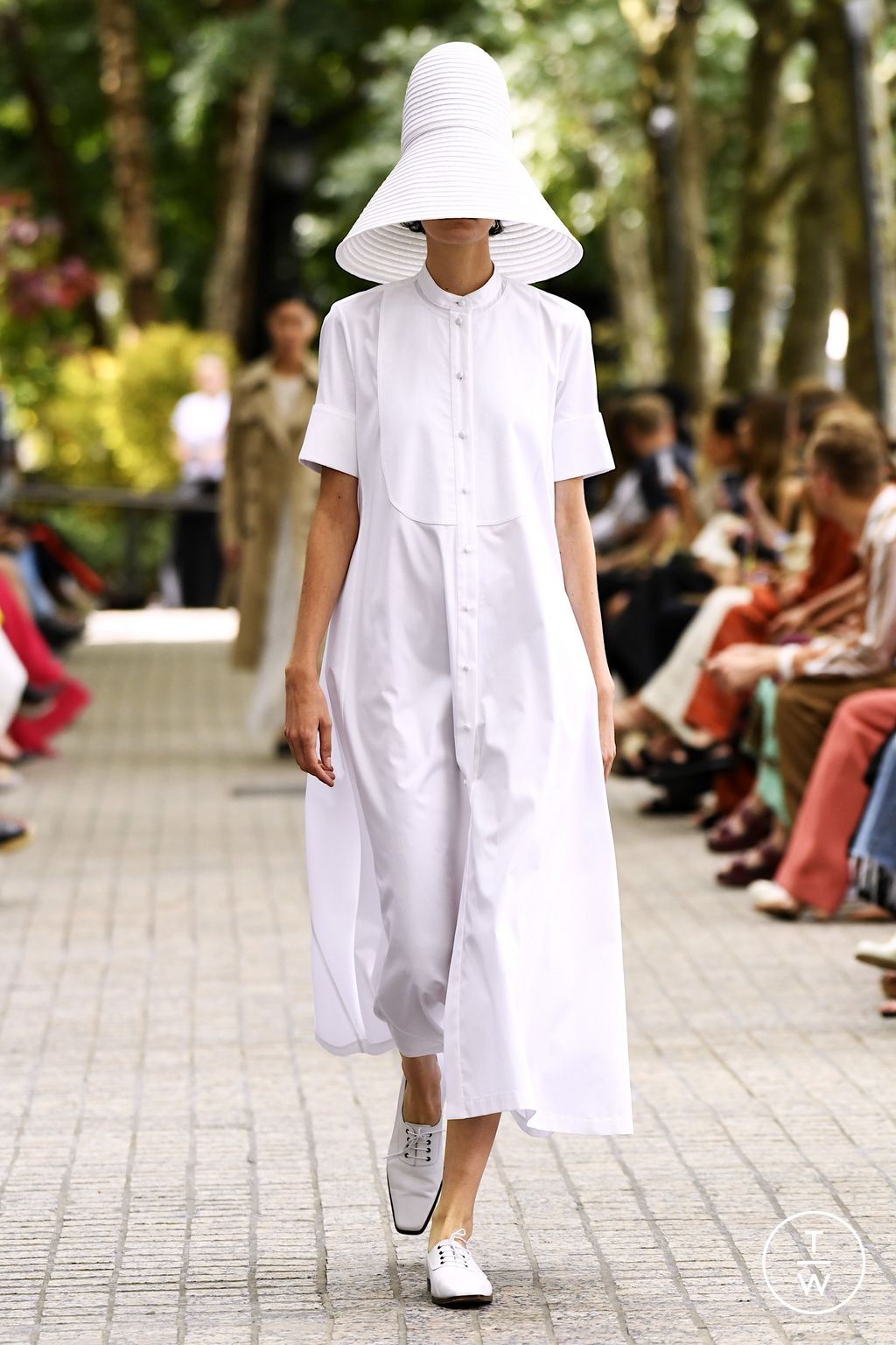 Fashion Week New York Spring/Summer 2023 look 15 de la collection Adam Lippes womenswear