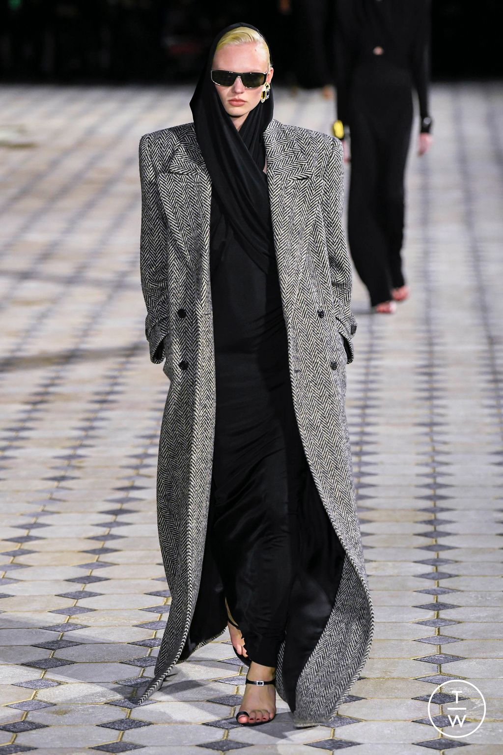 Fashion Week Paris Spring/Summer 2023 look 38 from the Saint Laurent collection womenswear