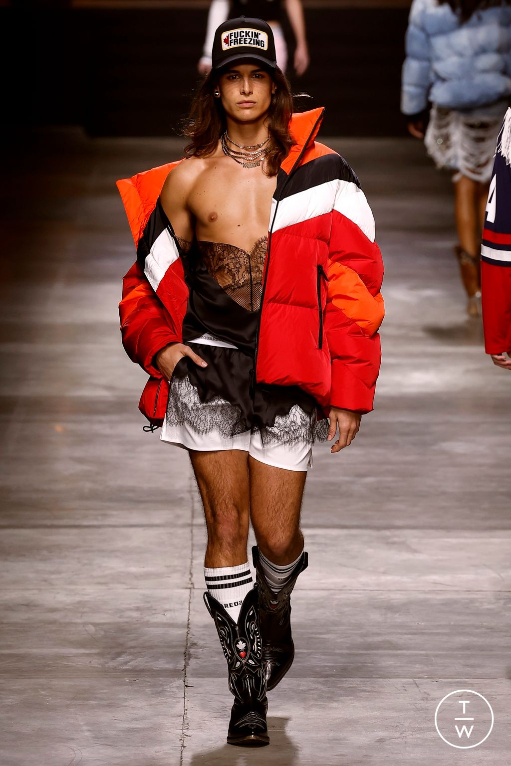 Fashion Week Milan Fall/Winter 2023 look 43 from the Dsquared2 collection 男装