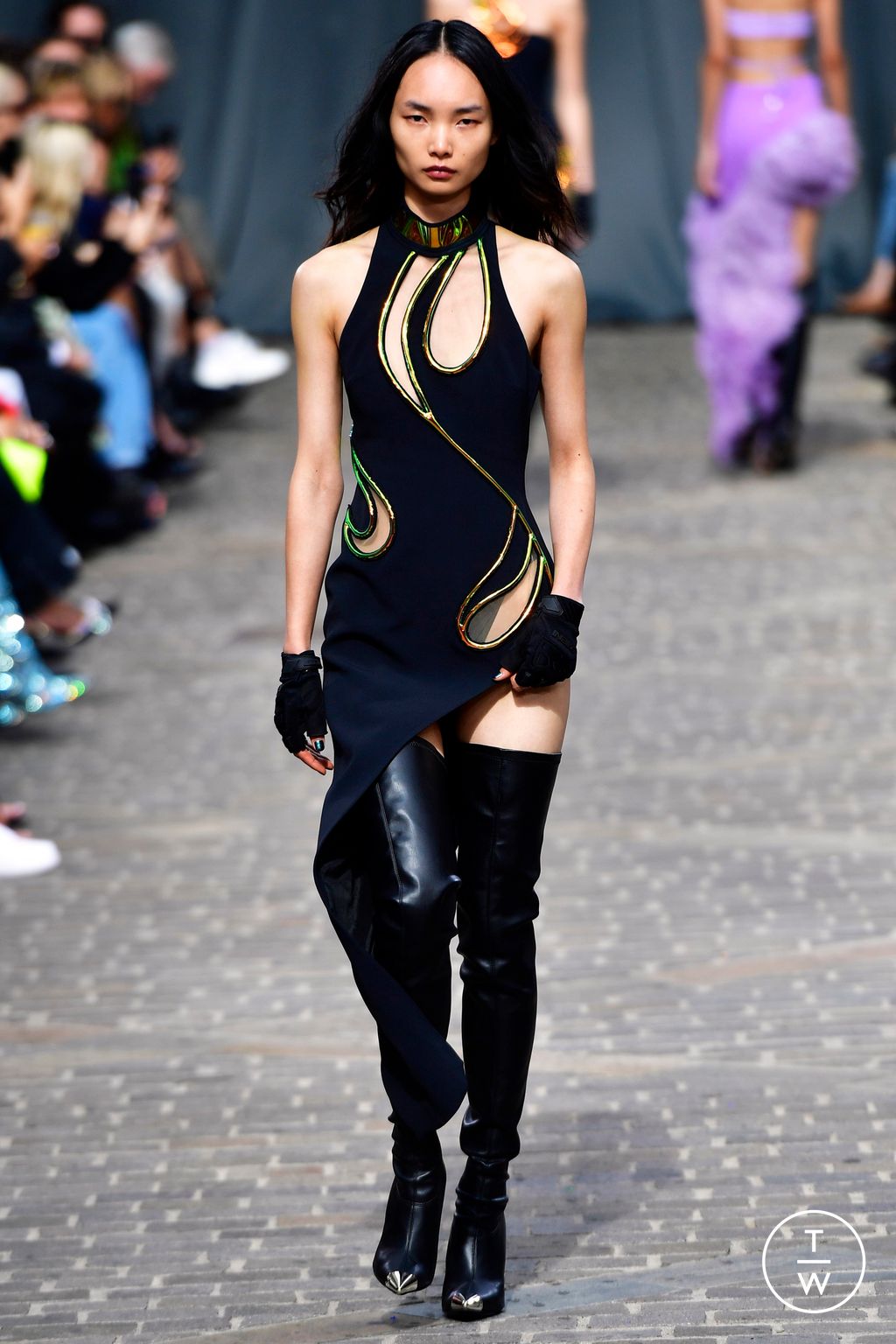 Fashion Week London Spring/Summer 2023 look 31 from the David Koma collection womenswear