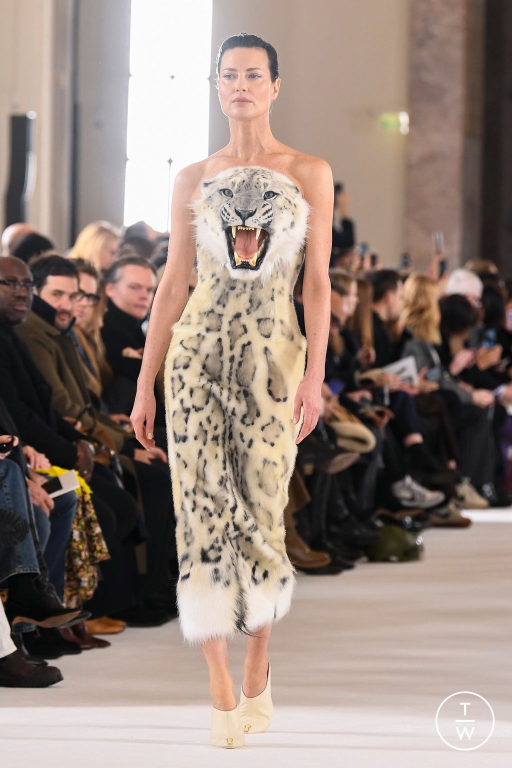 Fashion Week Paris Spring/Summer 2023 look 10 de la collection Schiaparelli couture