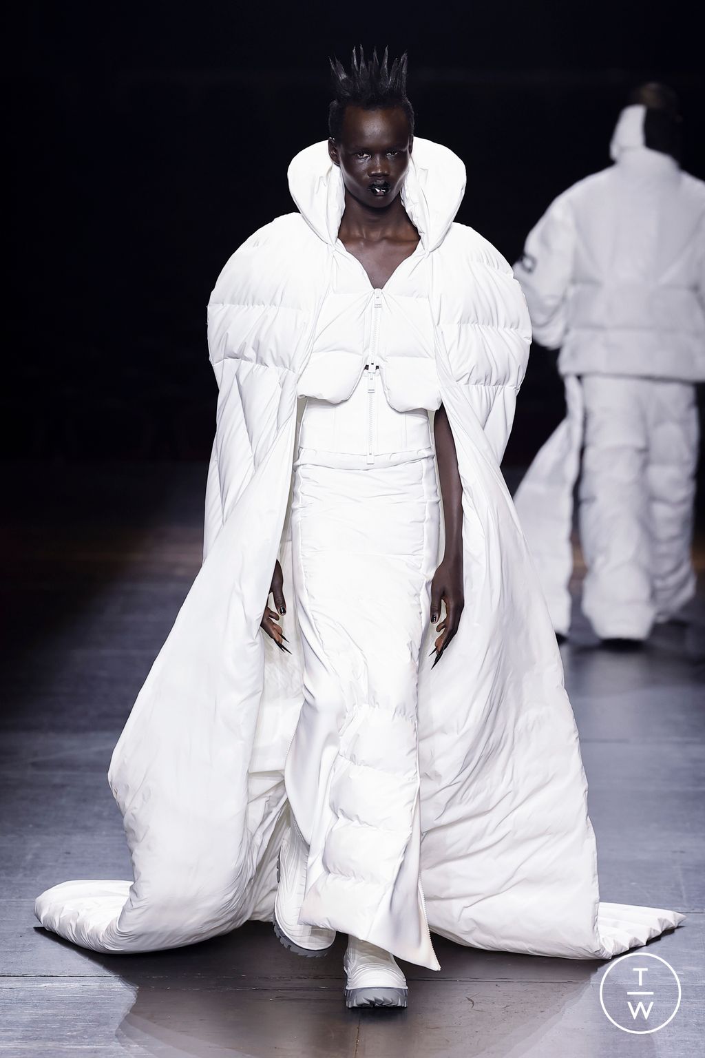 Fashion Week Paris Fall/Winter 2023 look 31 de la collection Rains menswear