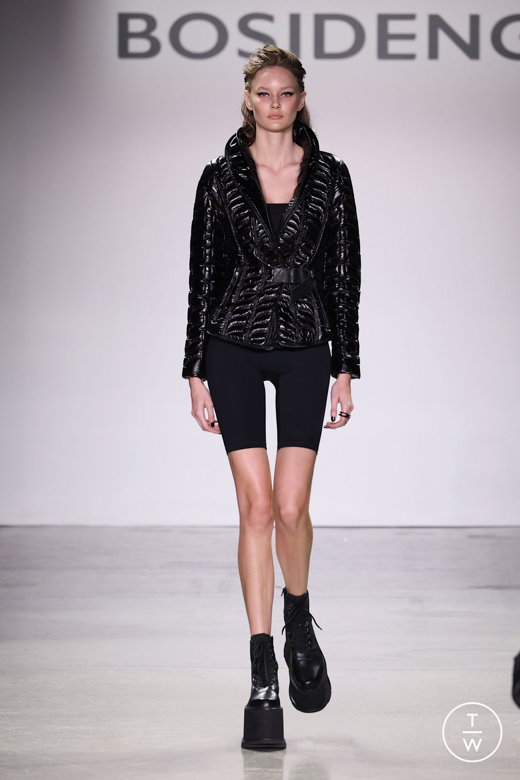 Fashion Week New York Spring/Summer 2023 look 38 de la collection Bosideng womenswear