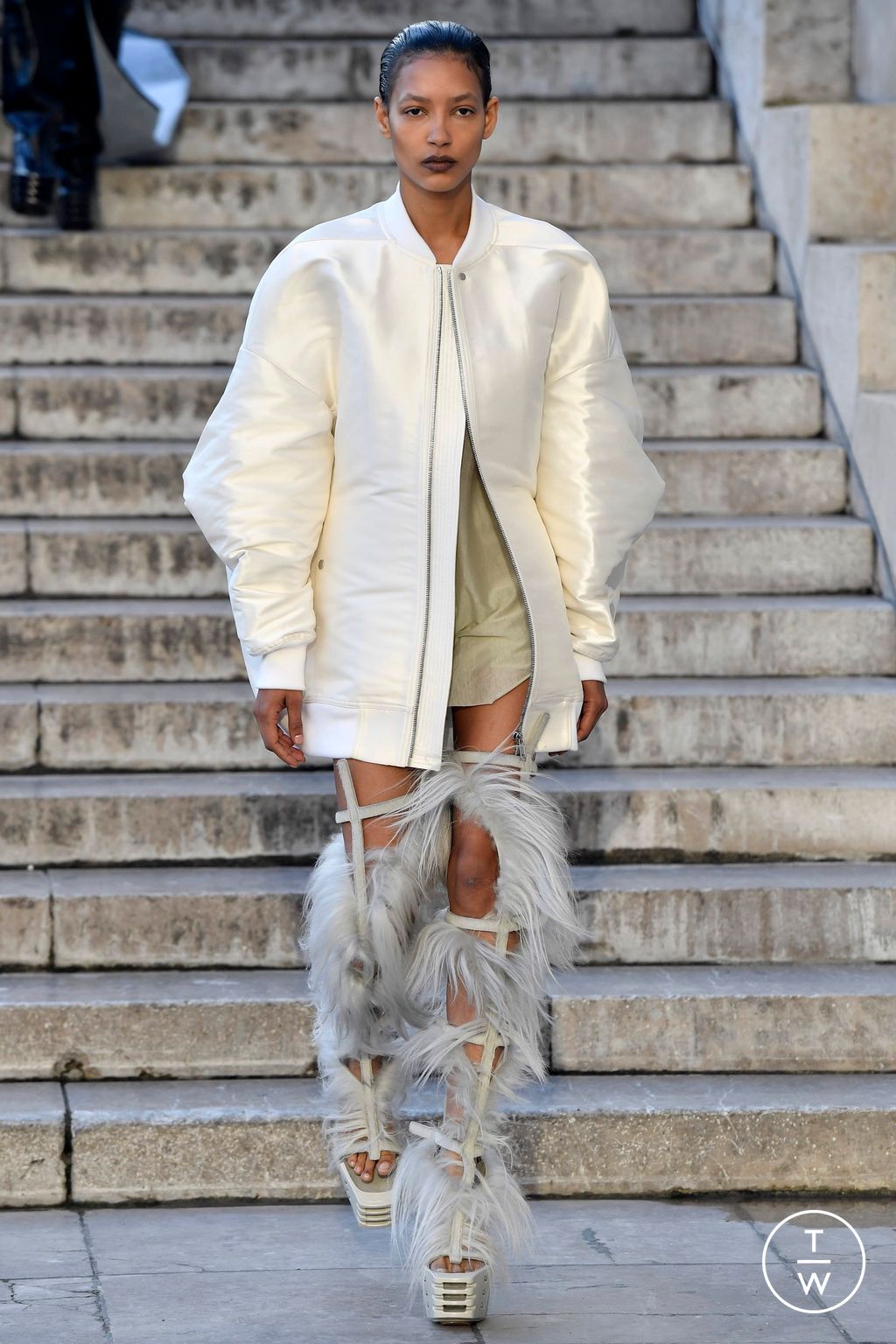 Fashion Week Paris Spring/Summer 2023 look 18 from the Rick Owens collection 女装