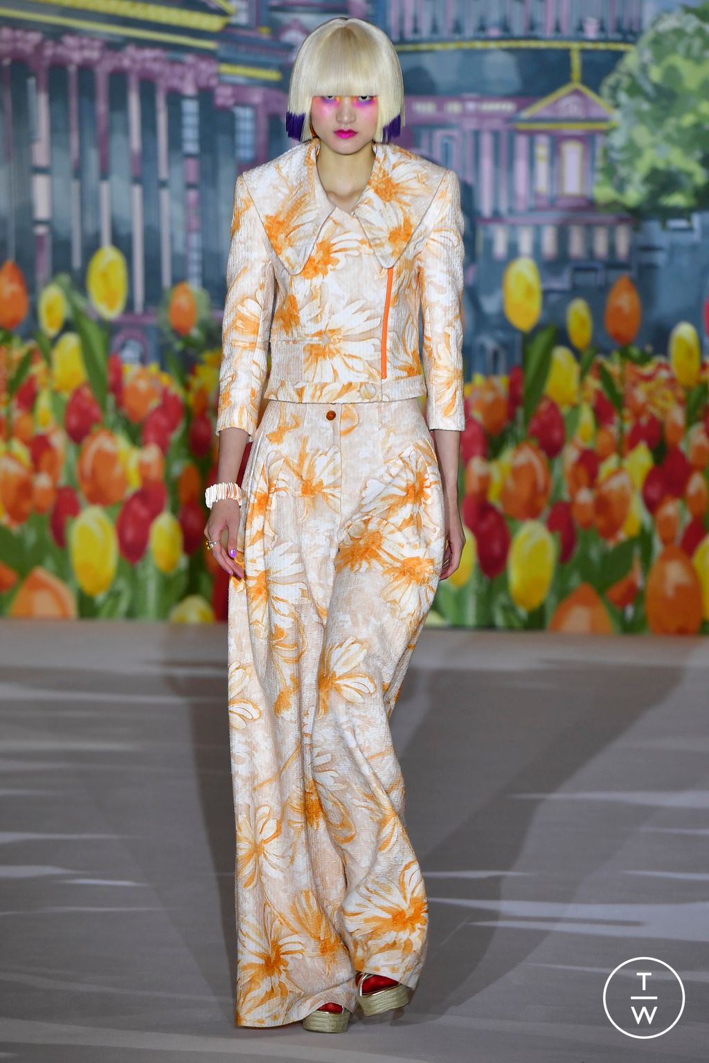 Fashion Week London Spring/Summer 2023 look 19 from the Paul Costelloe collection 女装