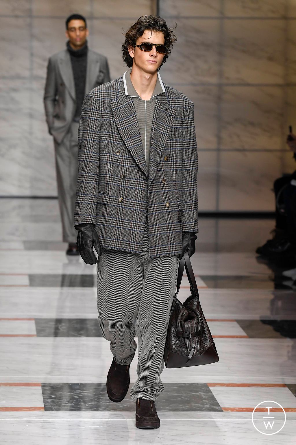 Fashion Week Milan Fall/Winter 2023 look 15 de la collection Giorgio Armani menswear