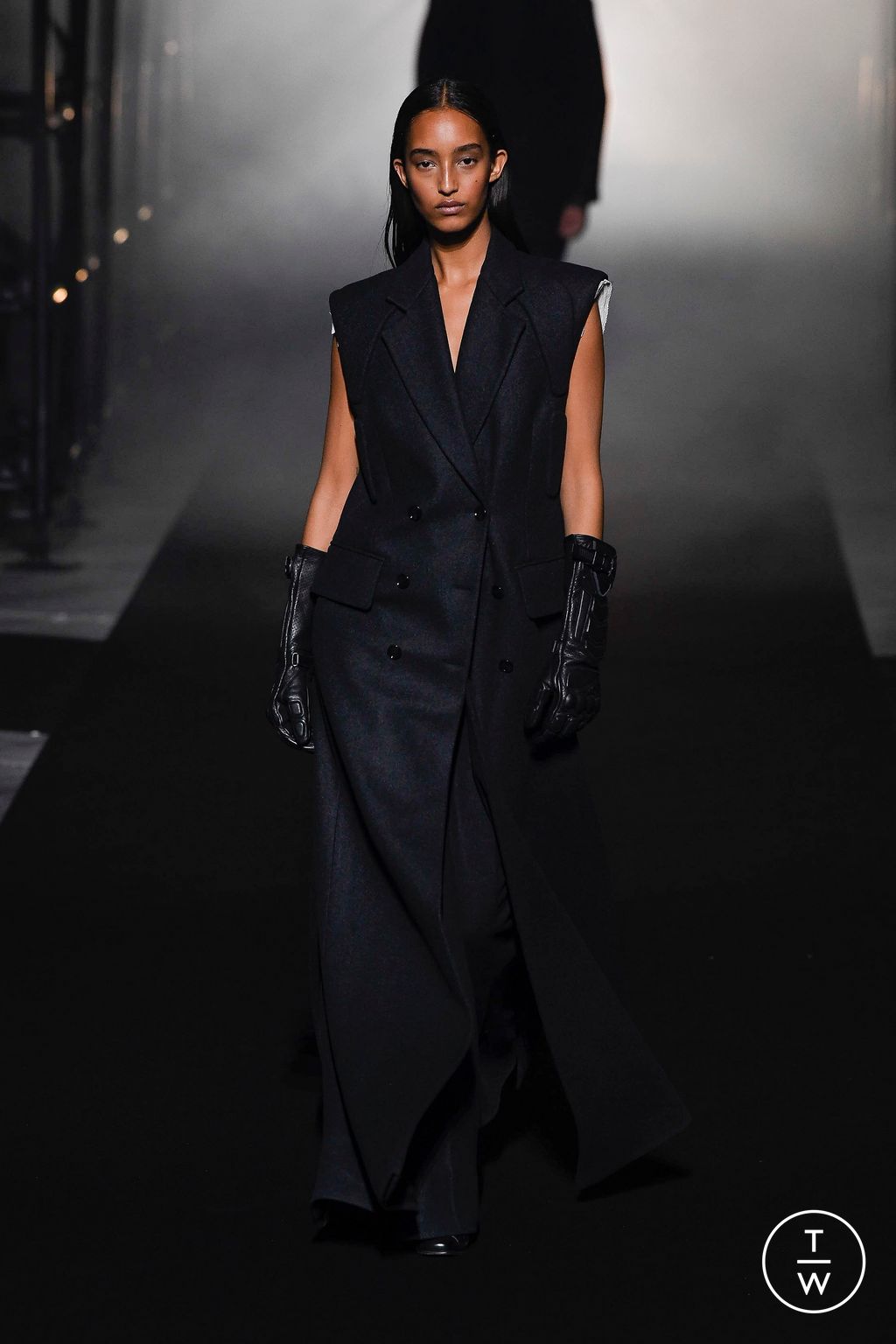 Fashion Week Milan Fall/Winter 2022 look 4 de la collection Boss womenswear