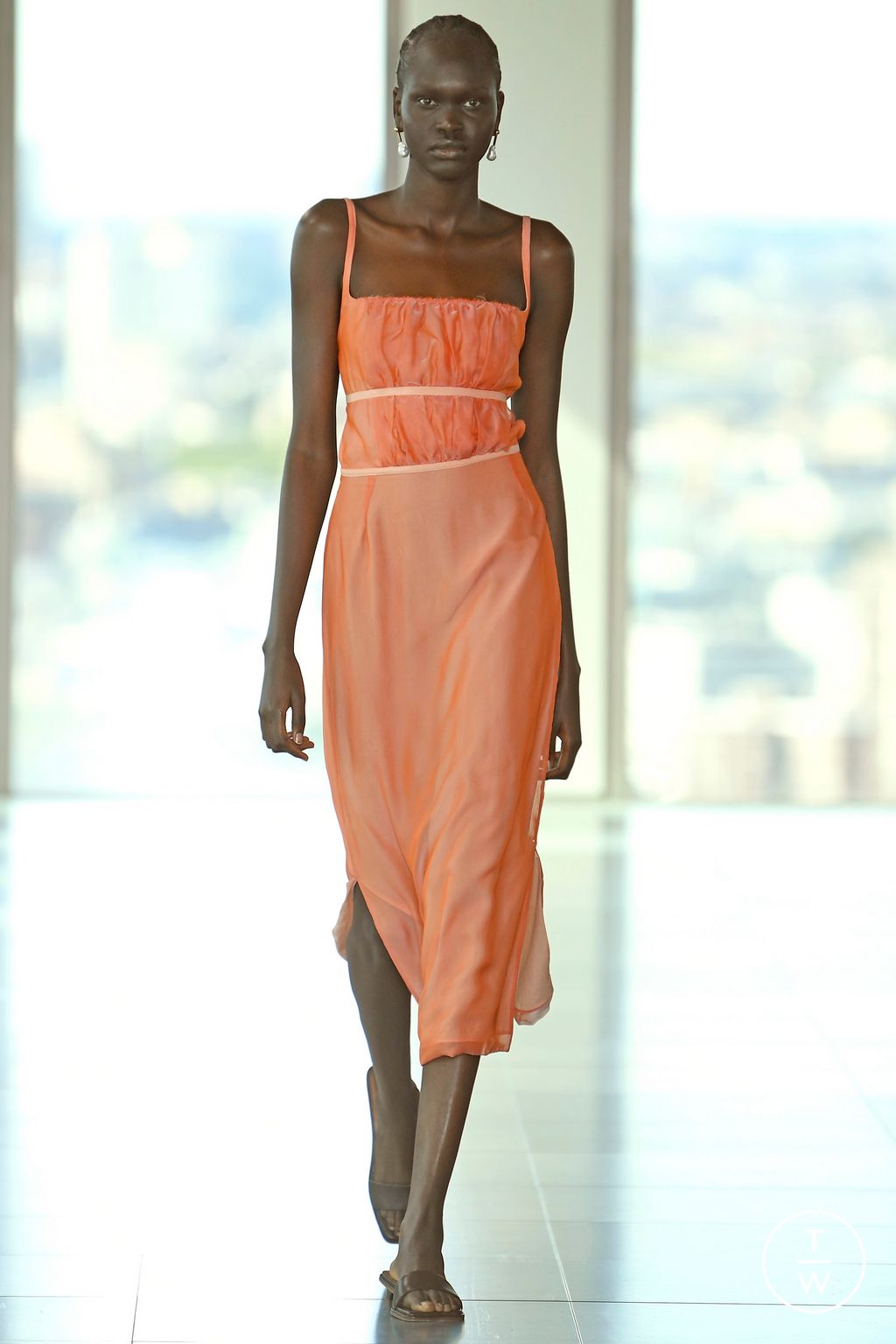 Fashion Week London Spring/Summer 2023 look 13 de la collection Rejina Pyo womenswear