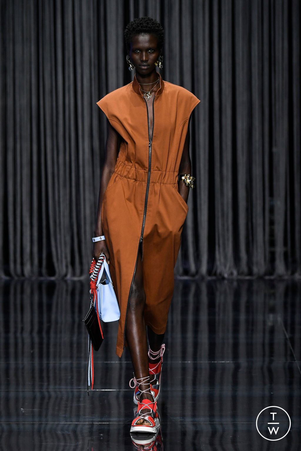 Fashion Week Milan Spring/Summer 2023 look 17 from the Ferrari collection 女装