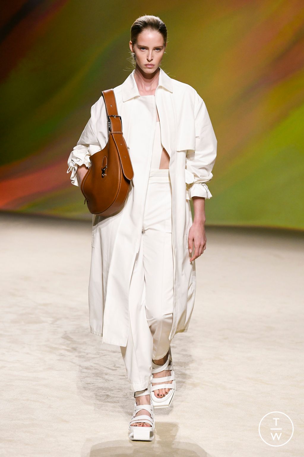 Fashion Week Paris Spring/Summer 2023 look 17 from the Hermès collection womenswear