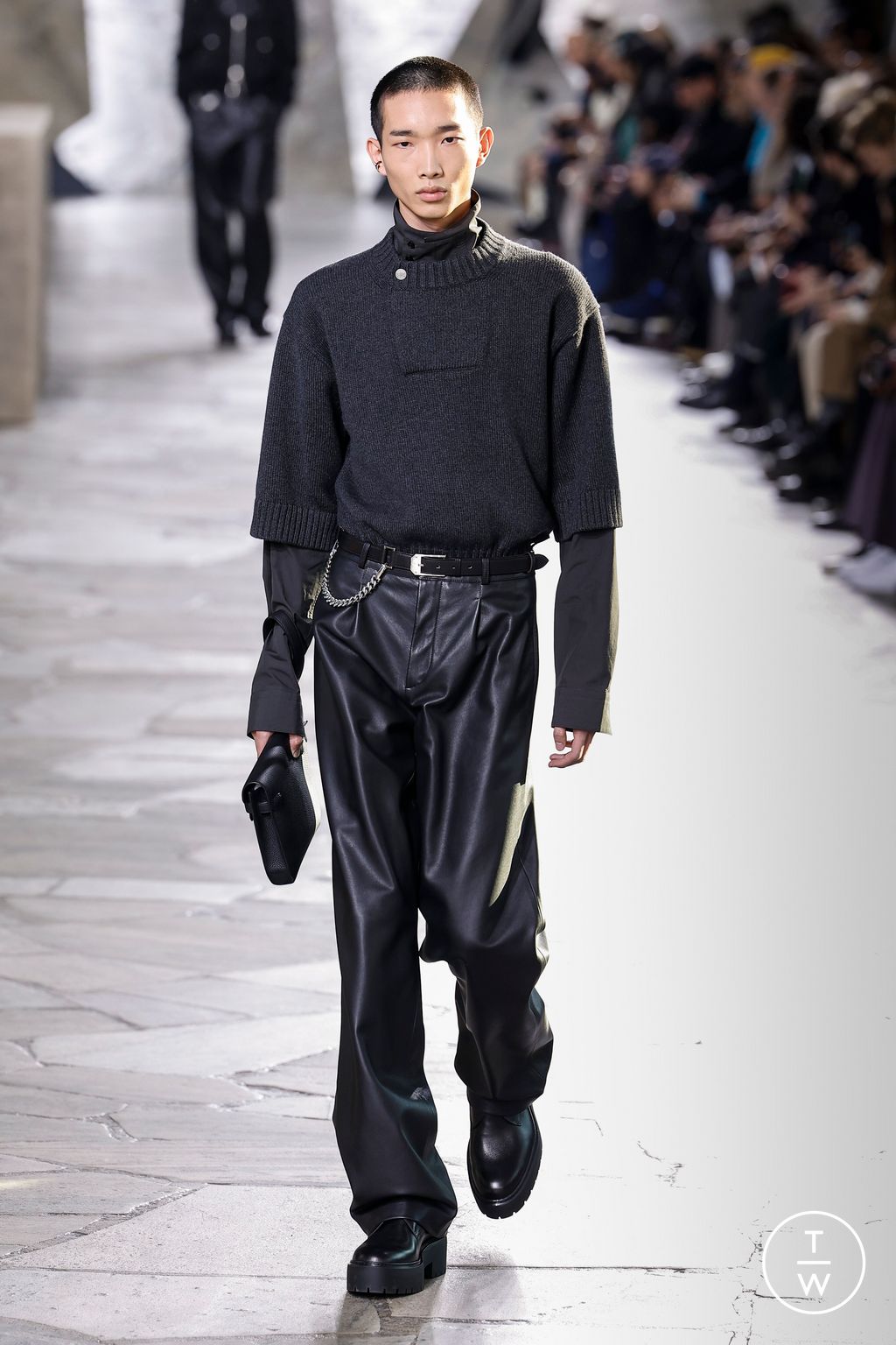 Fashion Week Paris Fall/Winter 2023 look 3 from the Hermès collection menswear