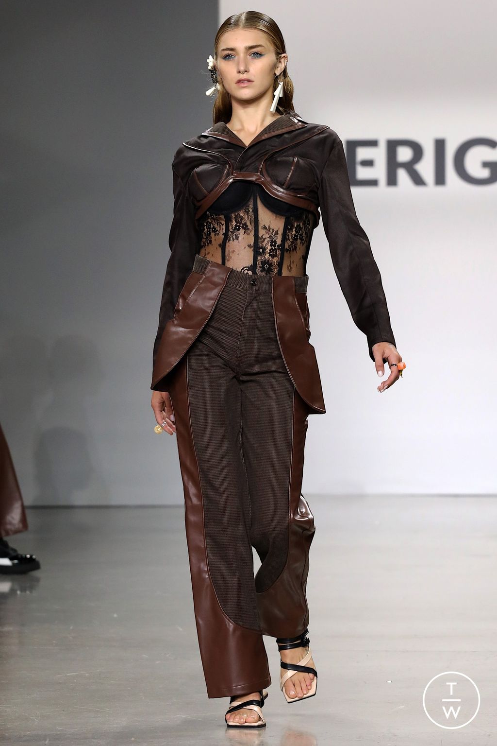 Fashion Week New York Spring/Summer 2023 look 8 from the Erigo collection 女装