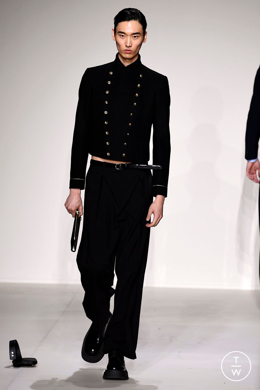 Fashion Week Milan Fall/Winter 2023 look 83 from the Emporio Armani collection 男装
