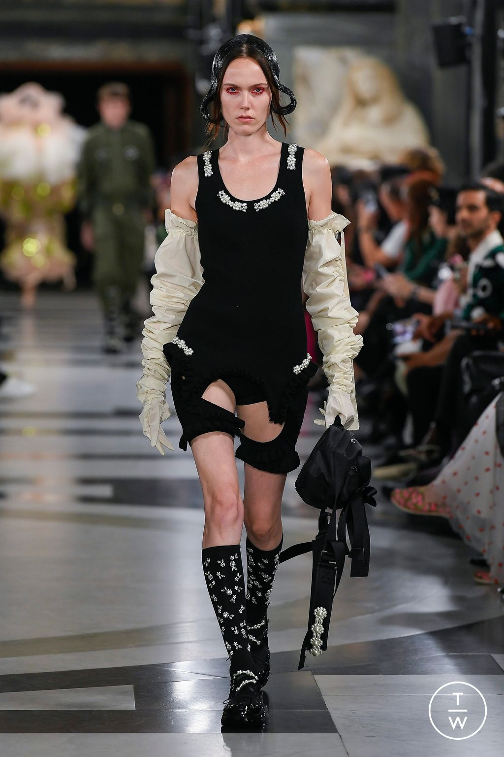Fashion Week London Spring/Summer 2023 look 15 from the Simone Rocha collection womenswear