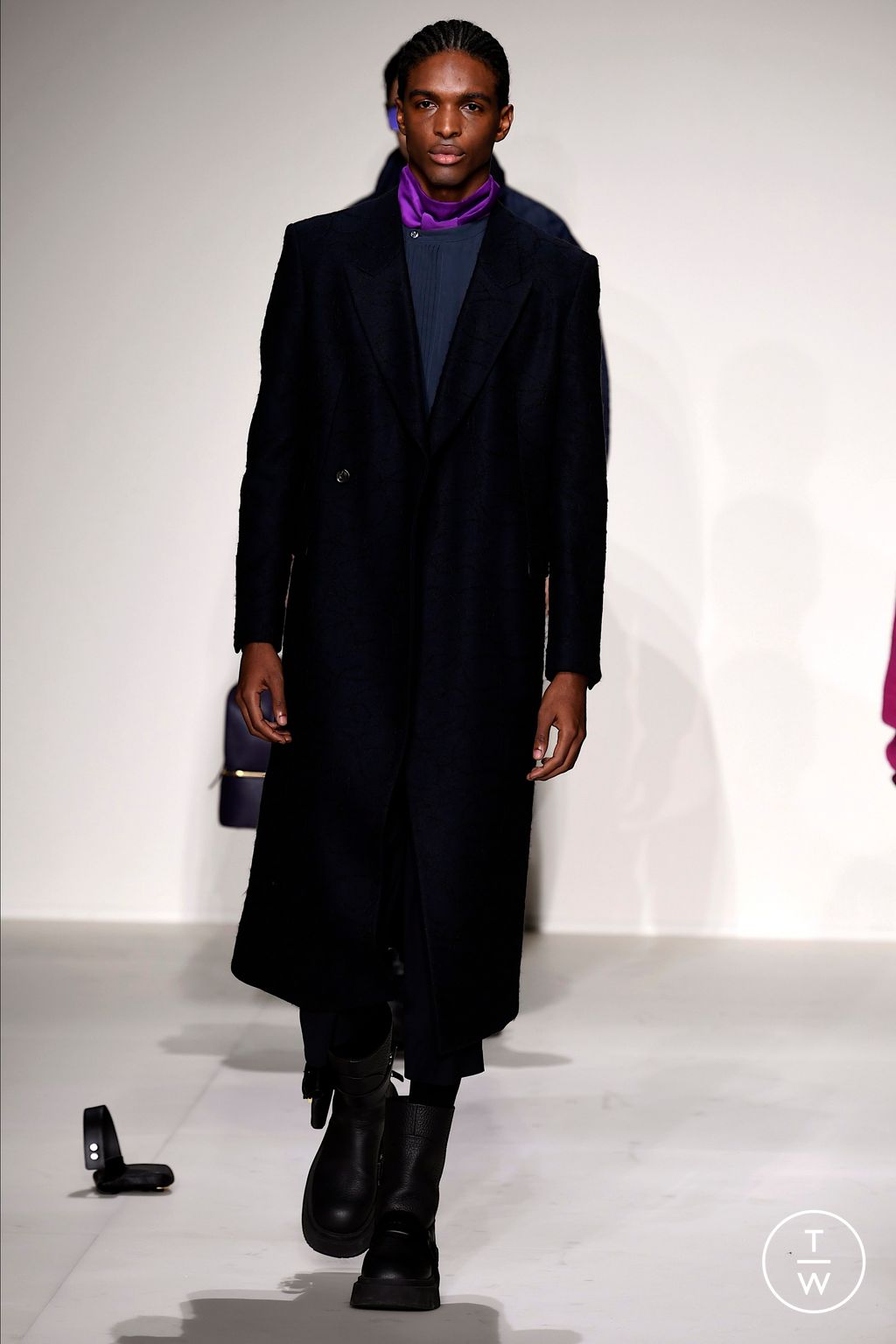 Fashion Week Milan Fall/Winter 2023 look 64 de la collection Emporio Armani menswear