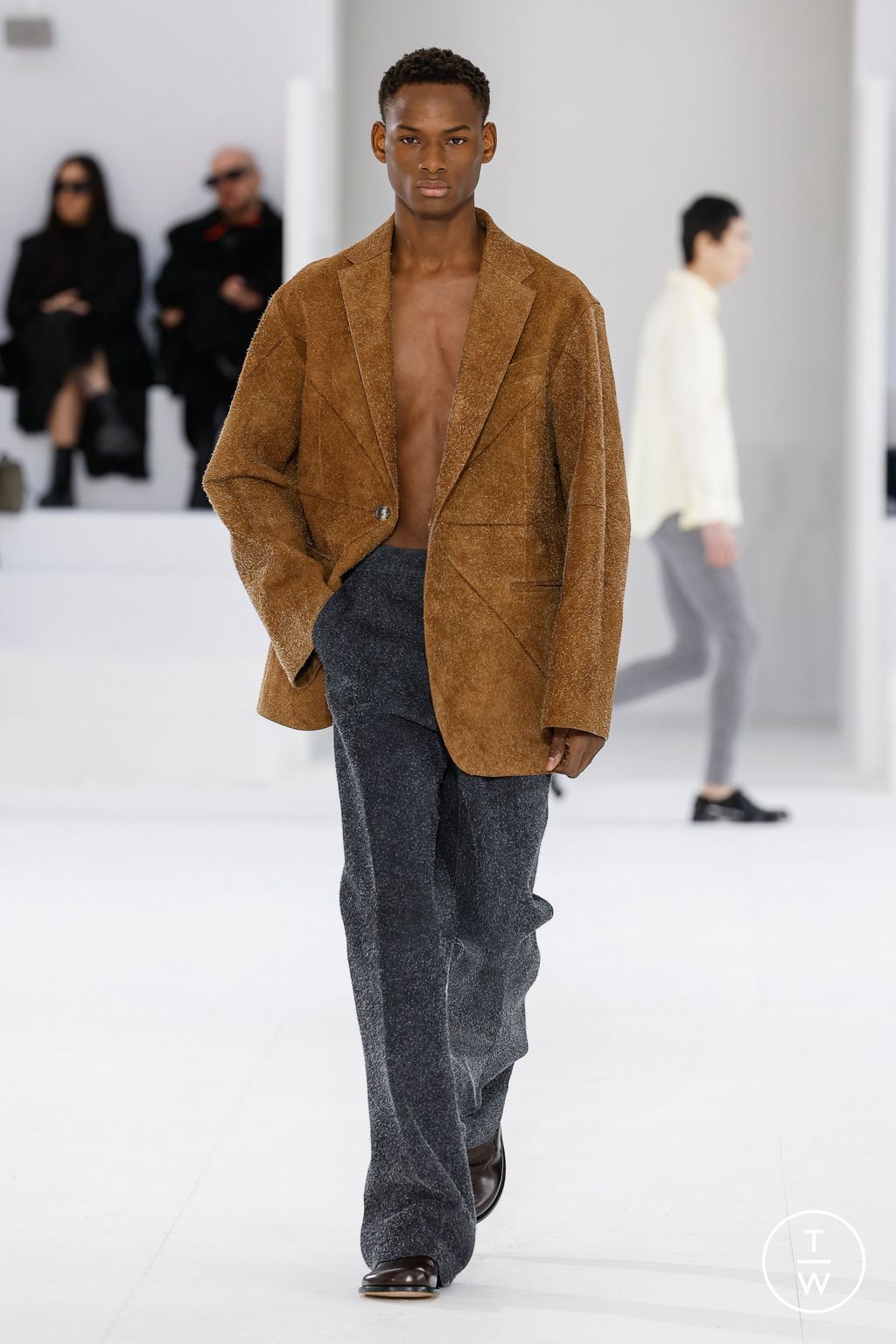 Fashion Week Paris Fall/Winter 2023 look 31 de la collection Loewe menswear
