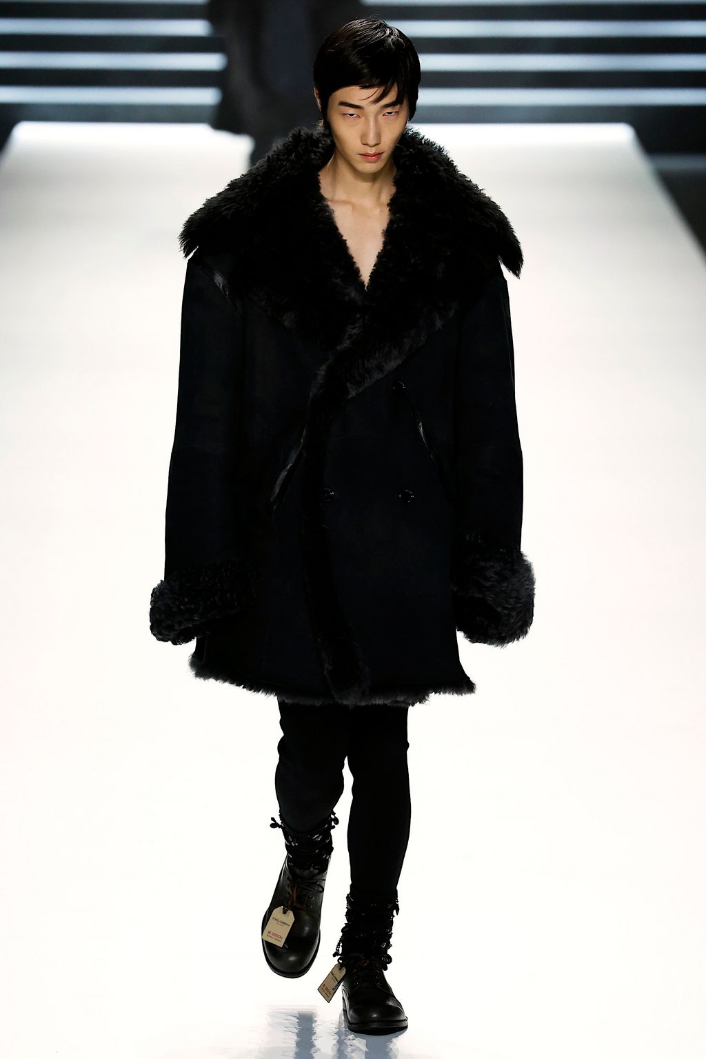 Fashion Week Milan Fall/Winter 2023 look 45 from the Dolce & Gabbana collection 男装