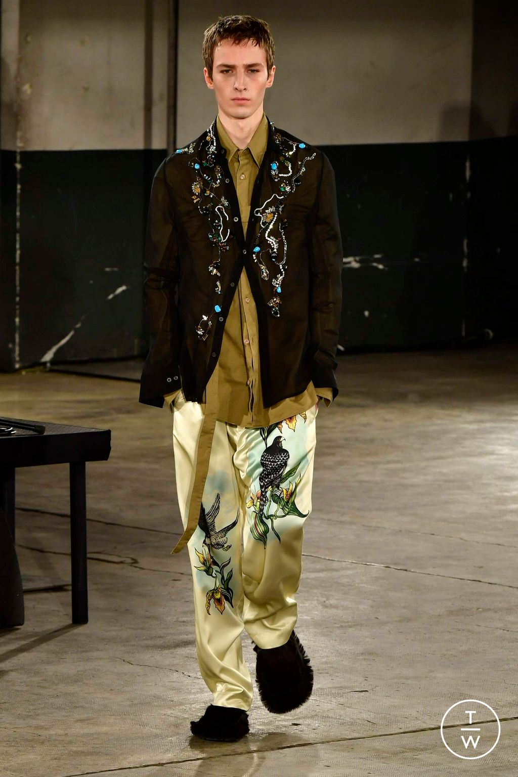 Fashion Week Paris Fall/Winter 2023 look 54 from the Dries Van Noten collection 男装