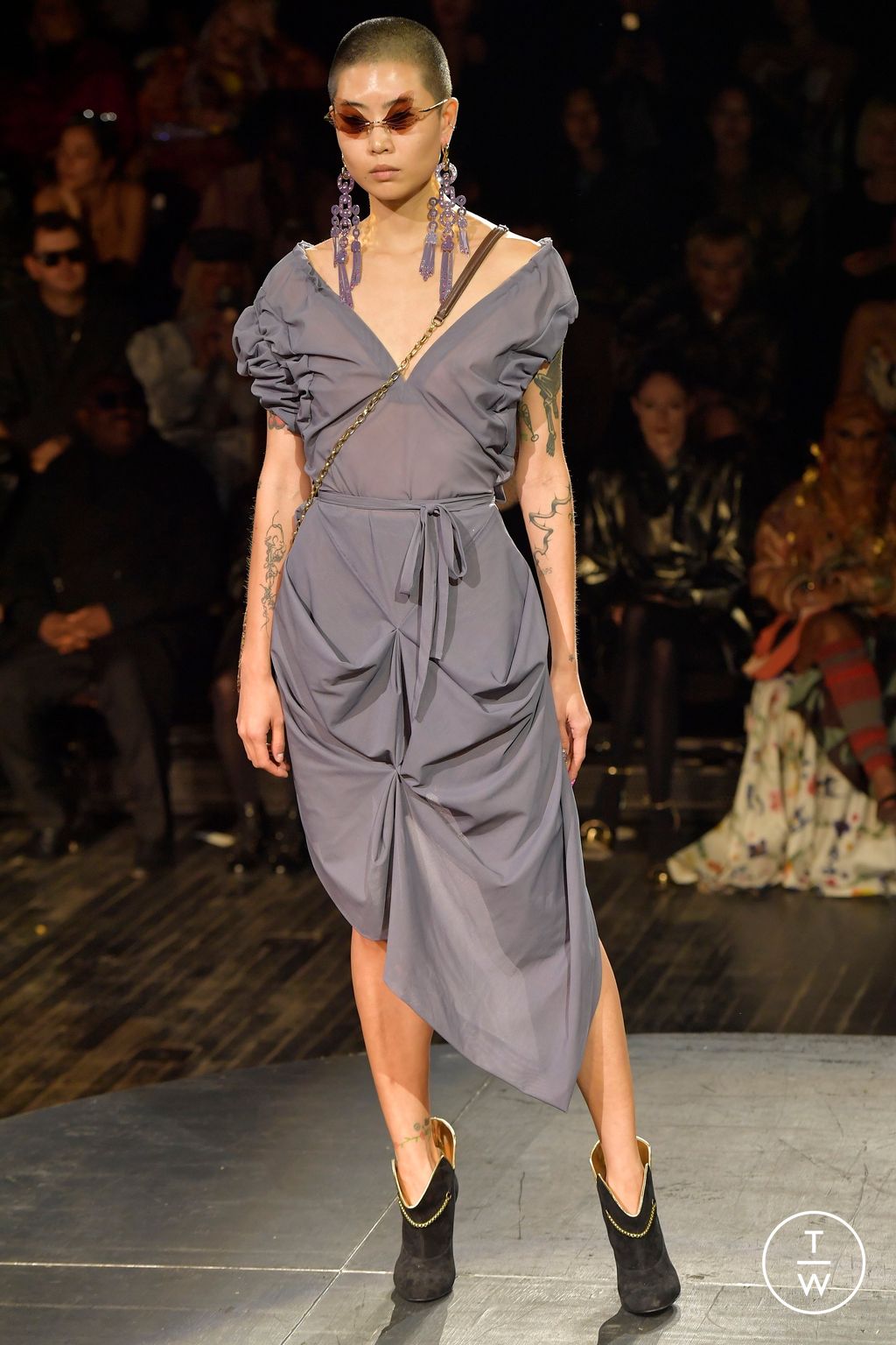 Fashion Week Paris Spring/Summer 2023 look 56 from the Andreas Kronthaler for Vivienne Westwood collection womenswear
