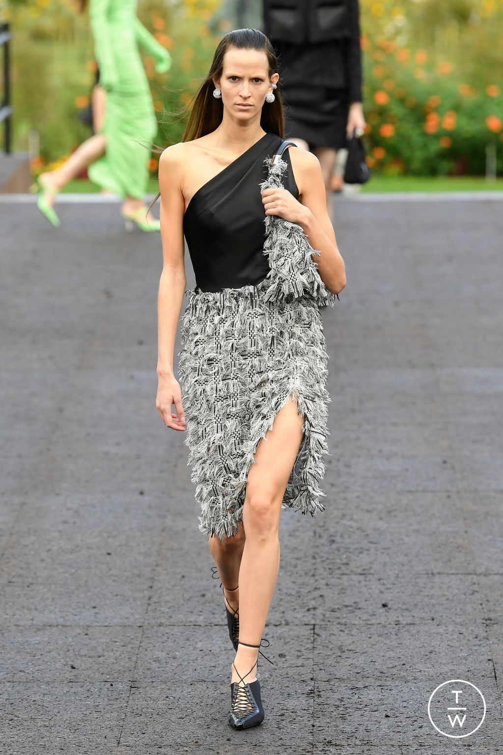 Fashion Week Paris Spring/Summer 2023 look 10 de la collection Givenchy womenswear