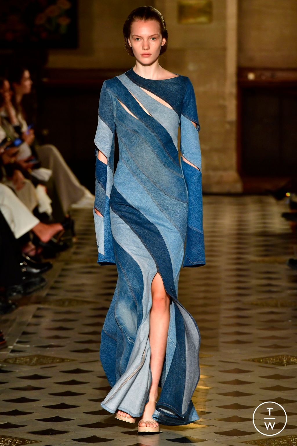 Fashion Week Paris Spring/Summer 2023 look 38 from the A.W.A.K.E MODE collection 女装
