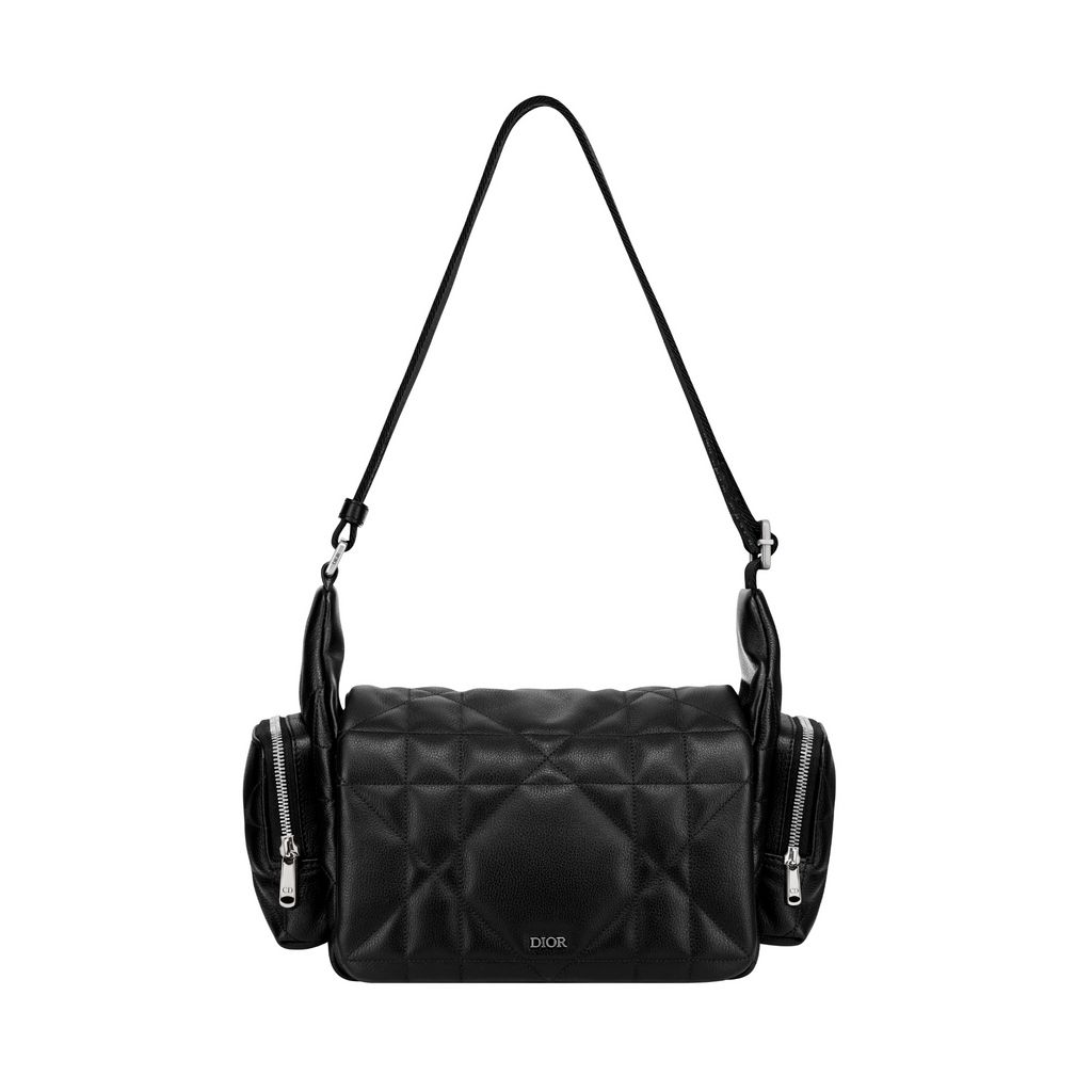 Fashion Week Paris Fall/Winter 2024 look 26 from the Dior Homme collection 男装配饰