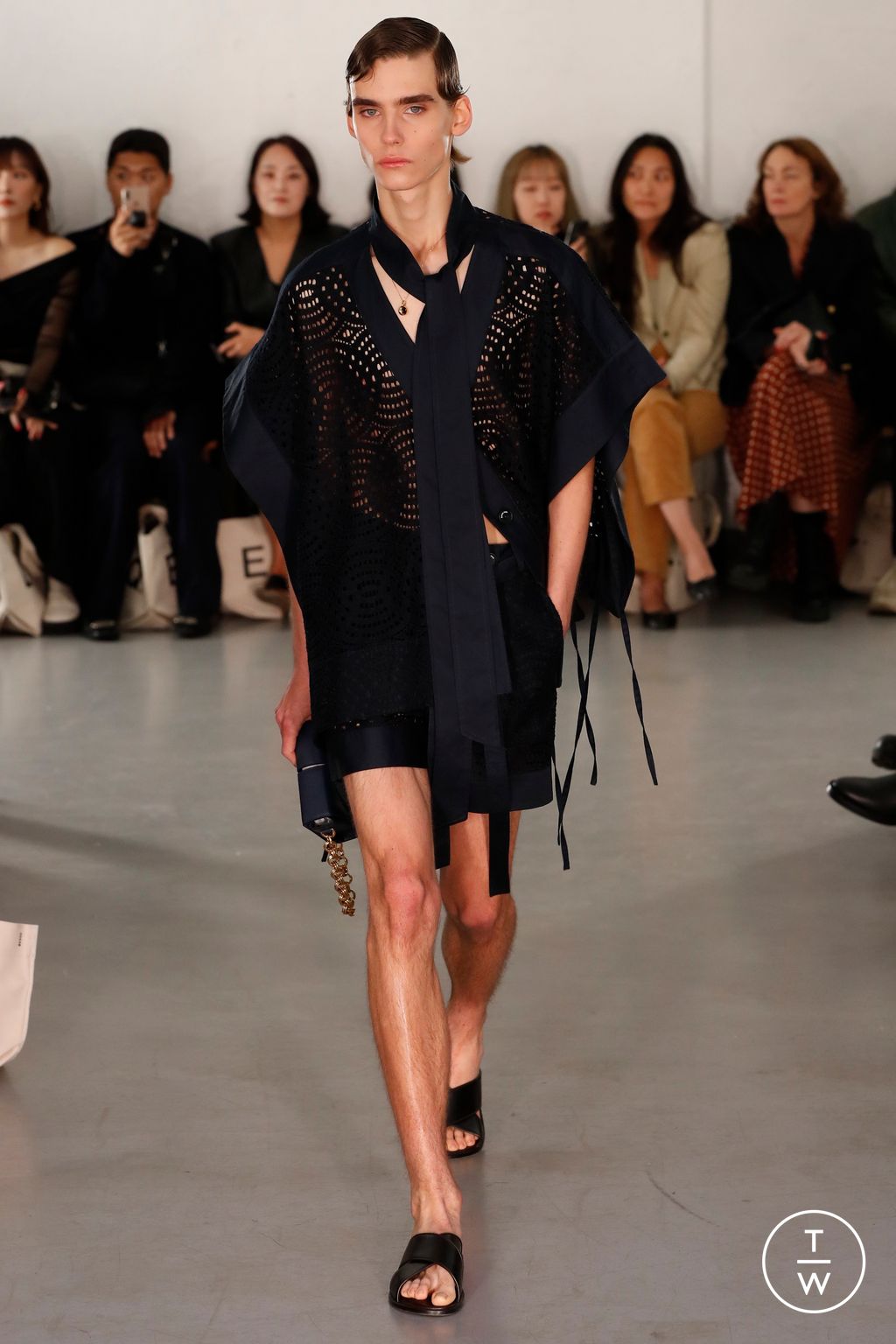 Fashion Week London Spring/Summer 2023 look 4 de la collection Eudon Choi womenswear