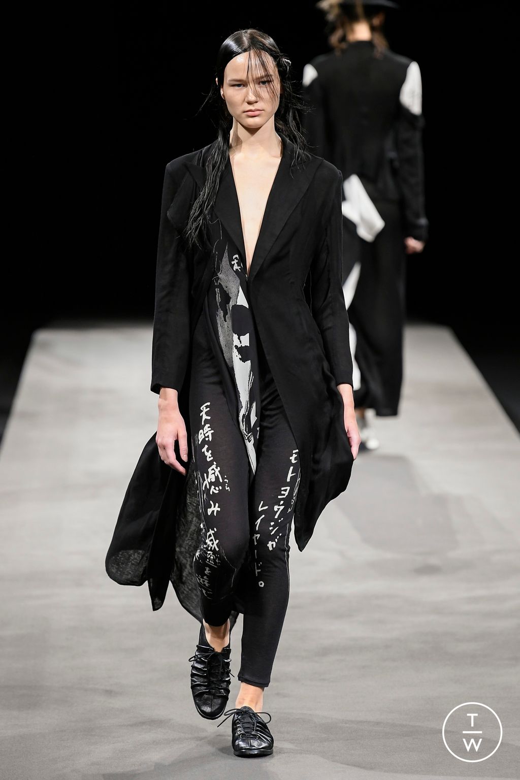 Fashion Week Paris Spring/Summer 2023 look 15 from the Yohji Yamamoto collection womenswear
