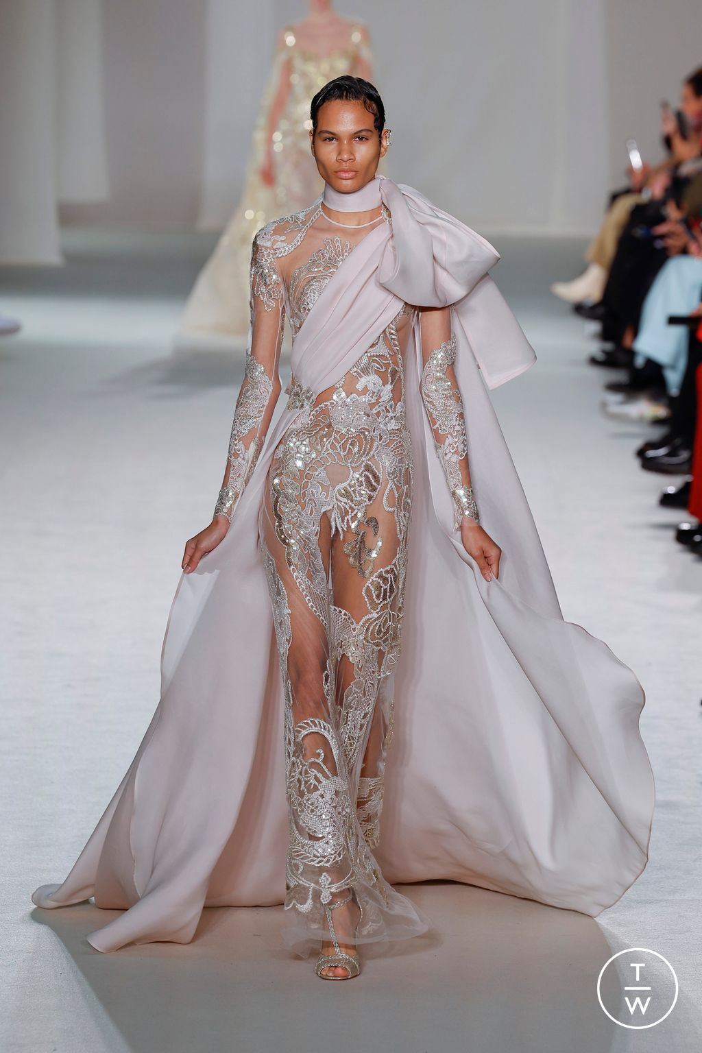Fashion Week Paris Spring/Summer 2023 look 28 from the Elie Saab collection 高级定制