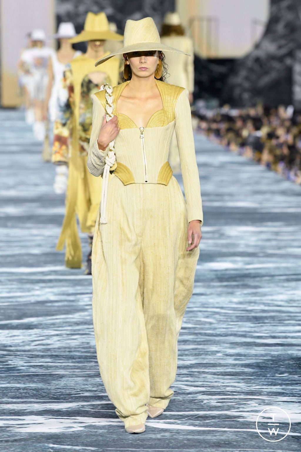 Fashion Week Paris Spring/Summer 2023 look 9 from the Balmain collection 女装