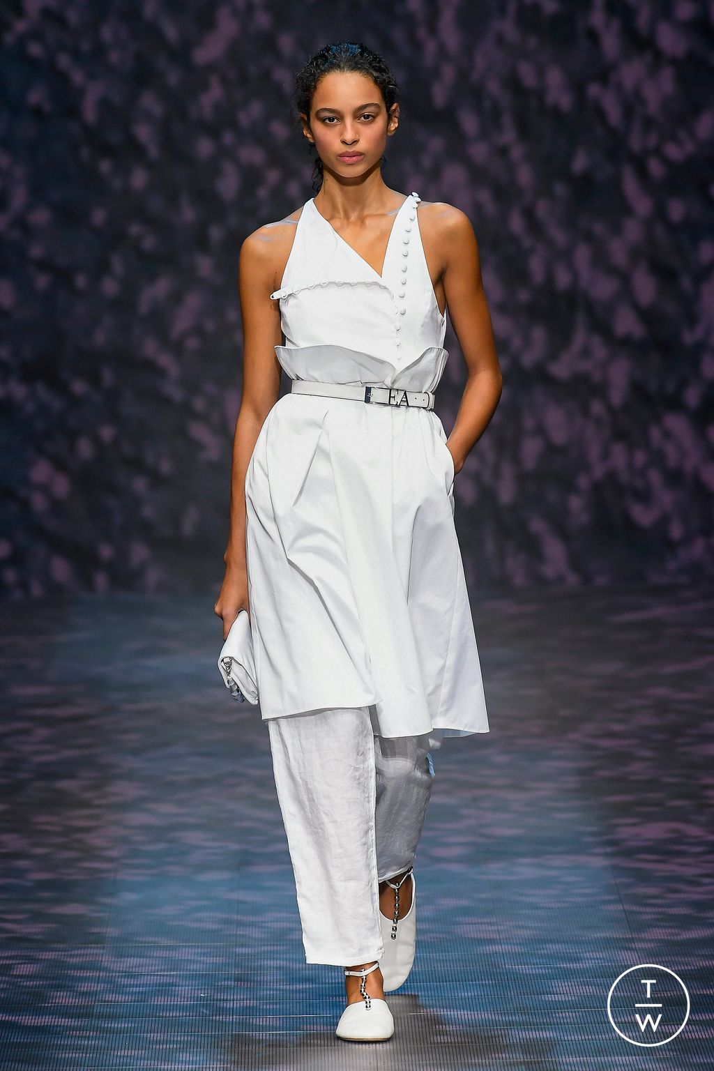 Fashion Week Milan Spring/Summer 2023 look 18 from the Emporio Armani collection 女装