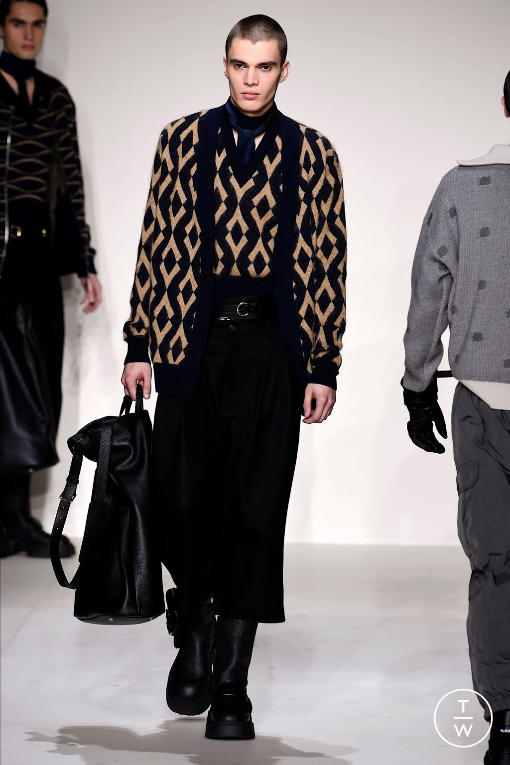 Fashion Week Milan Fall/Winter 2023 look 40 from the Emporio Armani collection 男装
