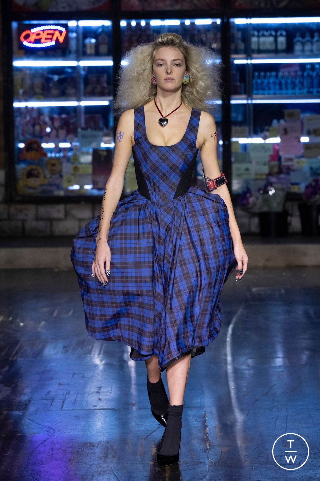 Fashion Week London Fall/Winter 2024 look 2 de la collection Sinead Gorey womenswear