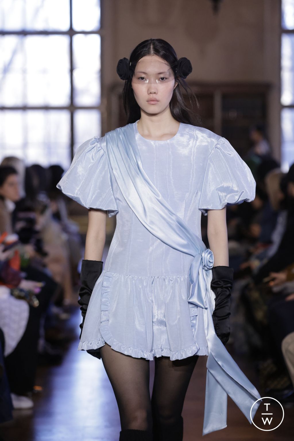 Fashion Week New York Fall/Winter 2023 look 9 from the Sandy Liang collection 女装配饰