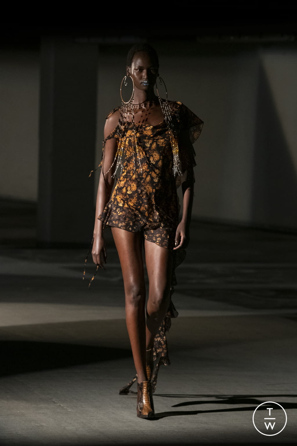 Fashion Week London Spring/Summer 2022 look 2 from the KNWLS collection womenswear
