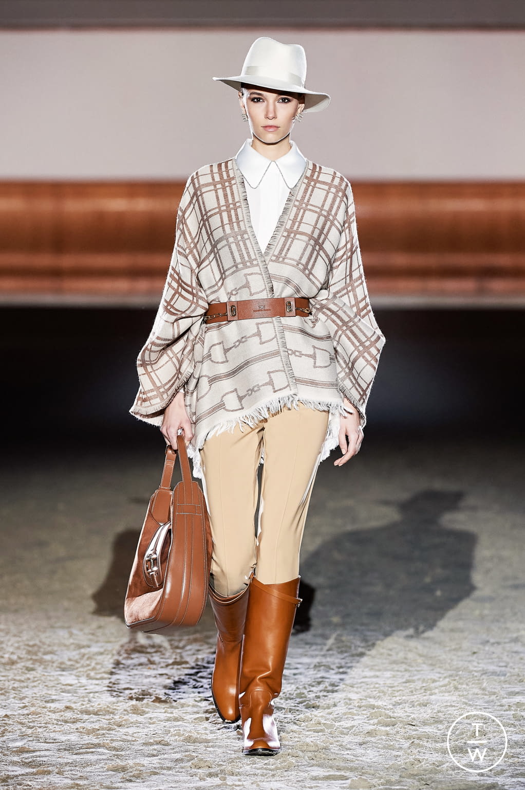 Fashion Week Milan Fall/Winter 2021 look 2 de la collection Elisabetta Franchi womenswear