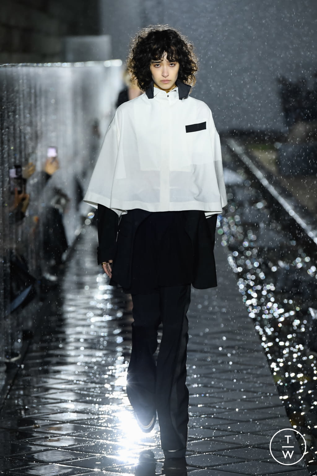 Fashion Week Paris Spring/Summer 2021 look 2 from the Sacai collection womenswear