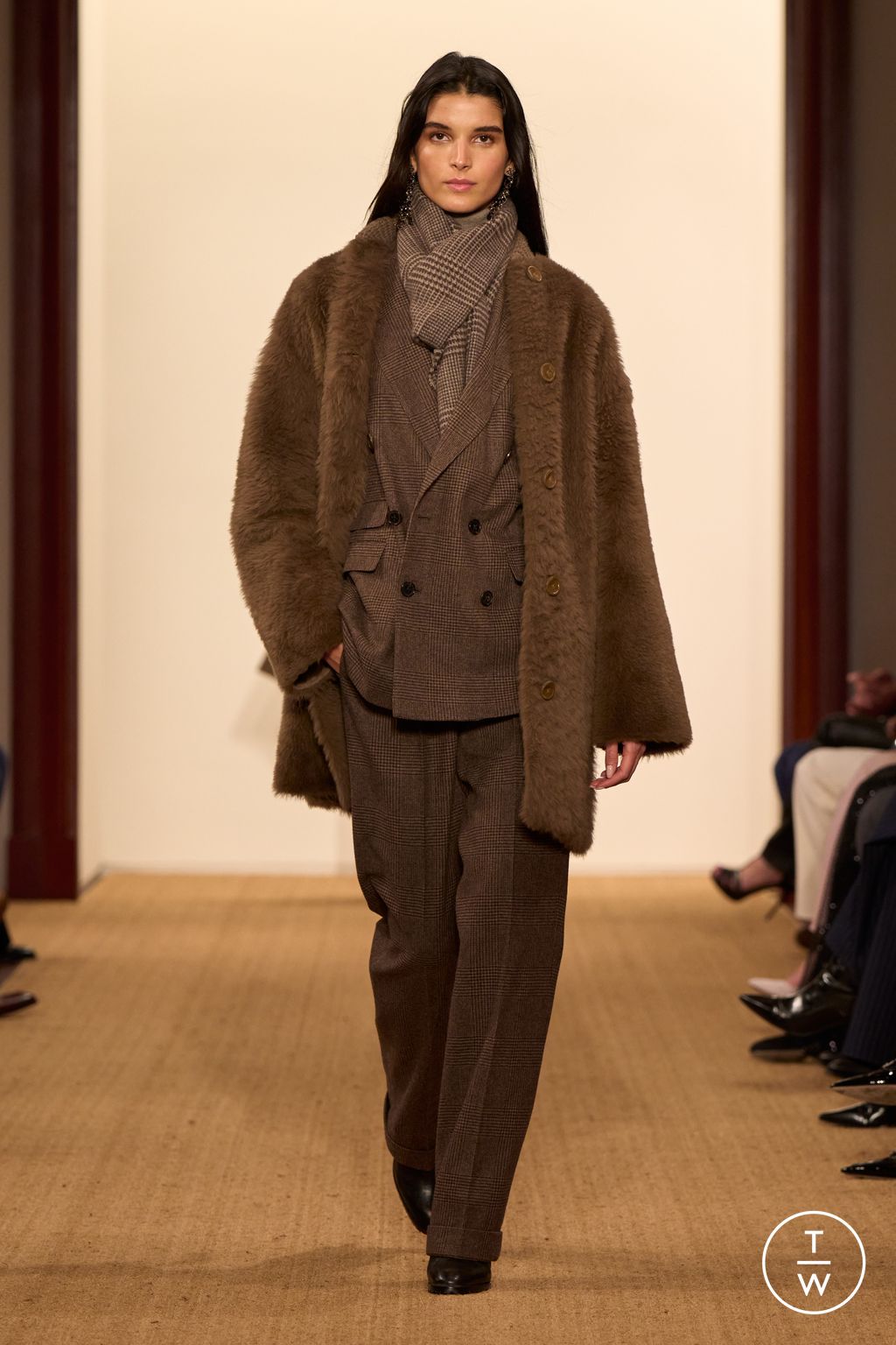 Fashion Week New York Fall/Winter 2024 look 20 from the Ralph Lauren collection 女装