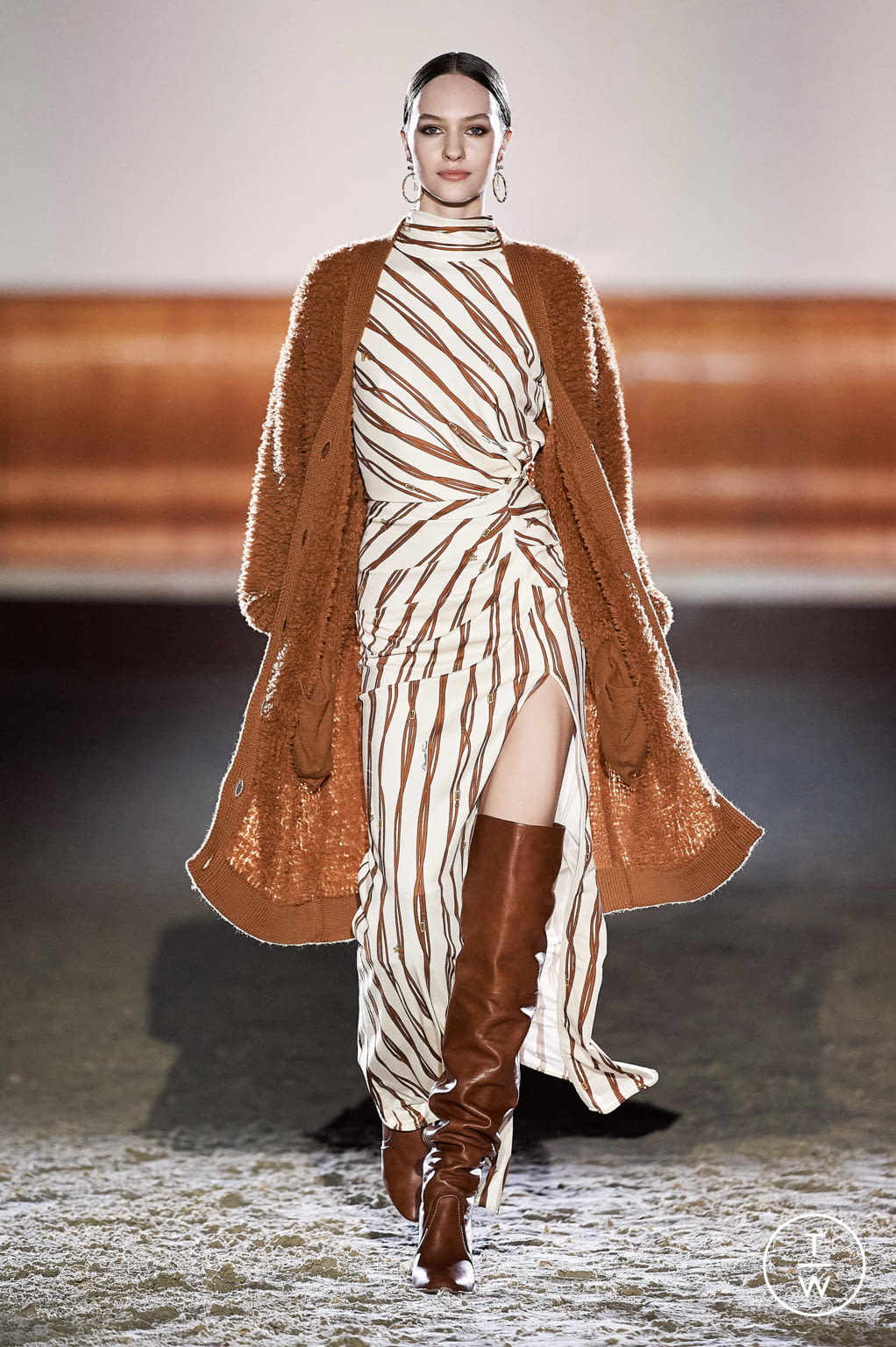 Fashion Week Milan Fall/Winter 2021 look 20 from the Elisabetta Franchi collection 女装