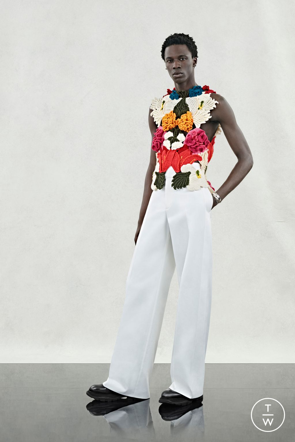 Fashion Week London Spring/Summer 2024 look 25 de la collection Alexander McQueen menswear