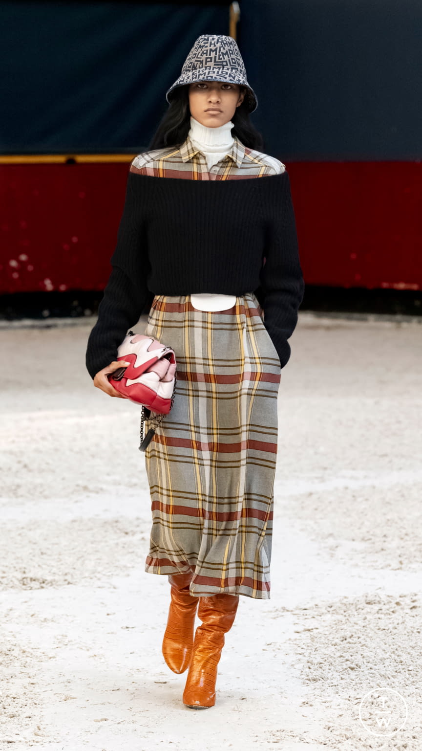 Fashion Week Paris Fall/Winter 2021 look 20 from the Longchamp collection 女装