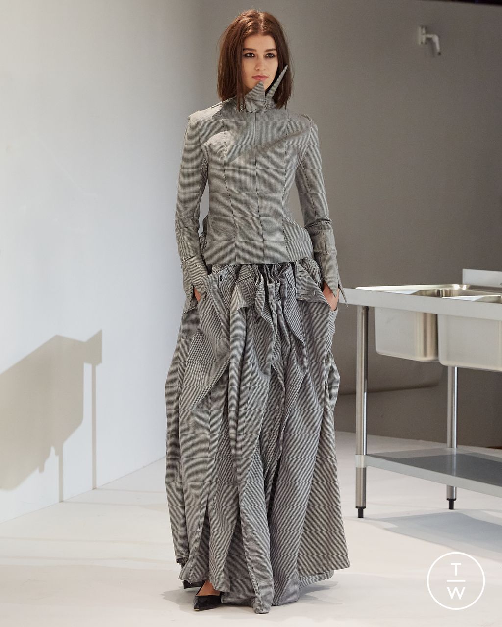 Fashion Week Paris Fall/Winter 2023 look 20 de la collection Hodakova womenswear