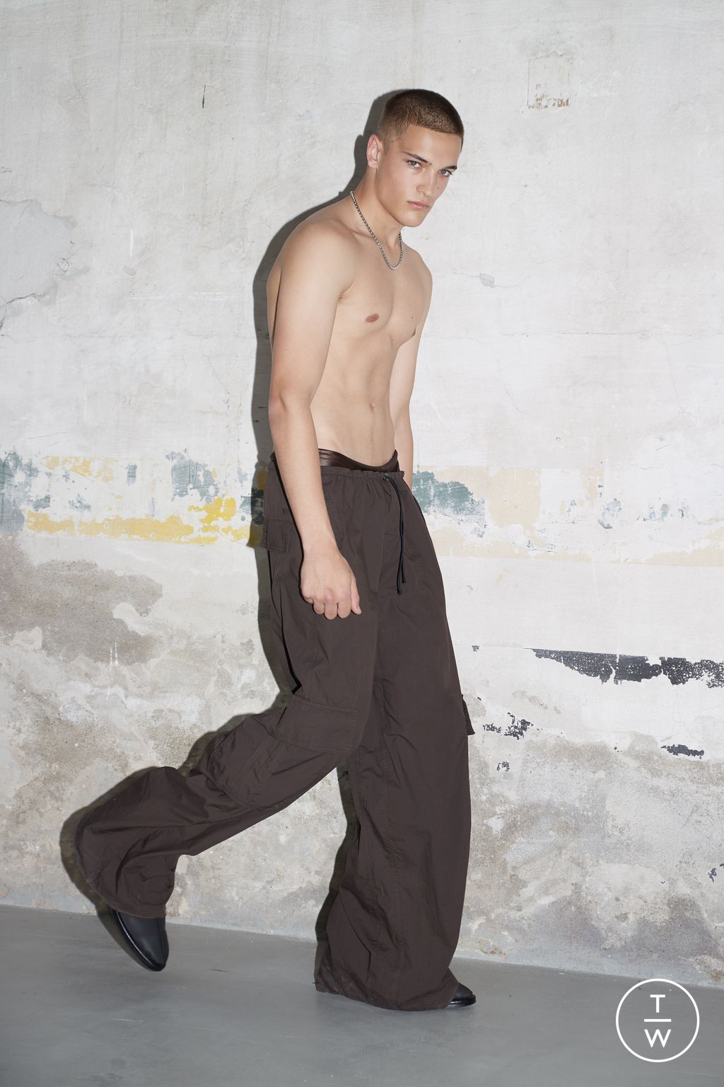 Fashion Week Milan Spring/Summer 2023 look 20 from the N°21 collection 男装