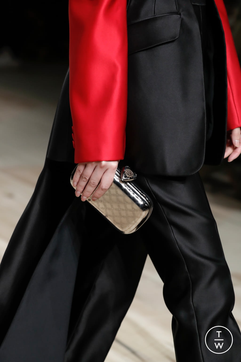 Fashion Week Paris Fall/Winter 2020 look 47 from the Alexander McQueen collection womenswear accessories