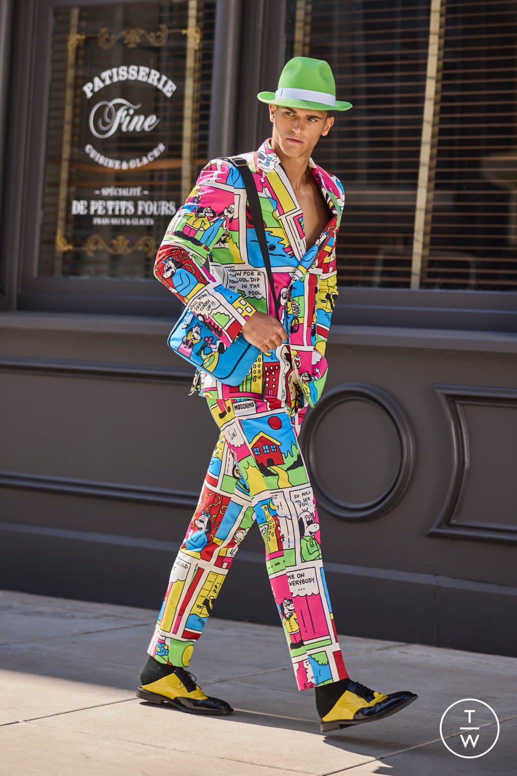 Fashion Week Milan Resort 2022 look 20 from the Moschino collection womenswear