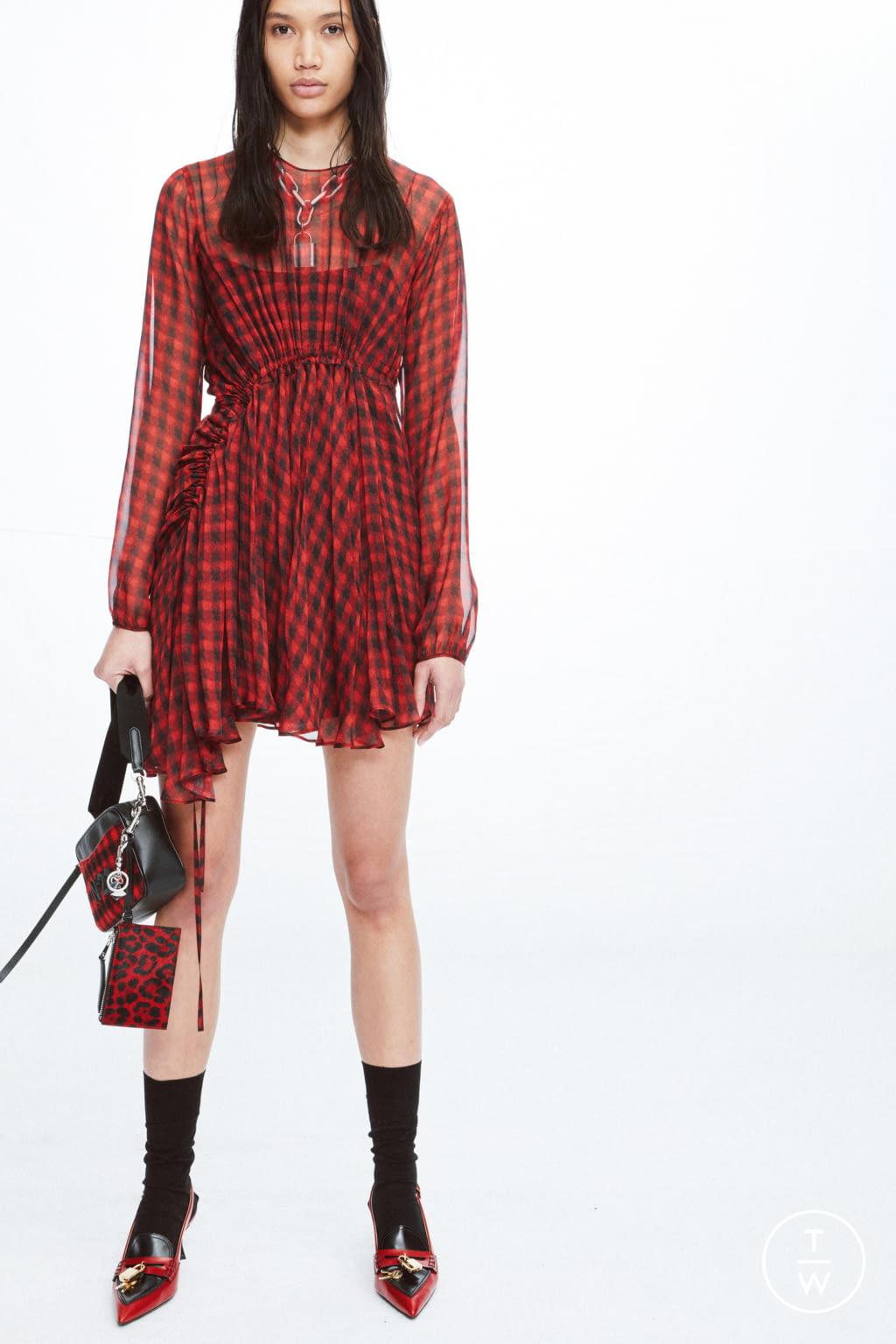 Fashion Week Milan Pre-Fall 2022 look 20 from the N°21 collection 女装