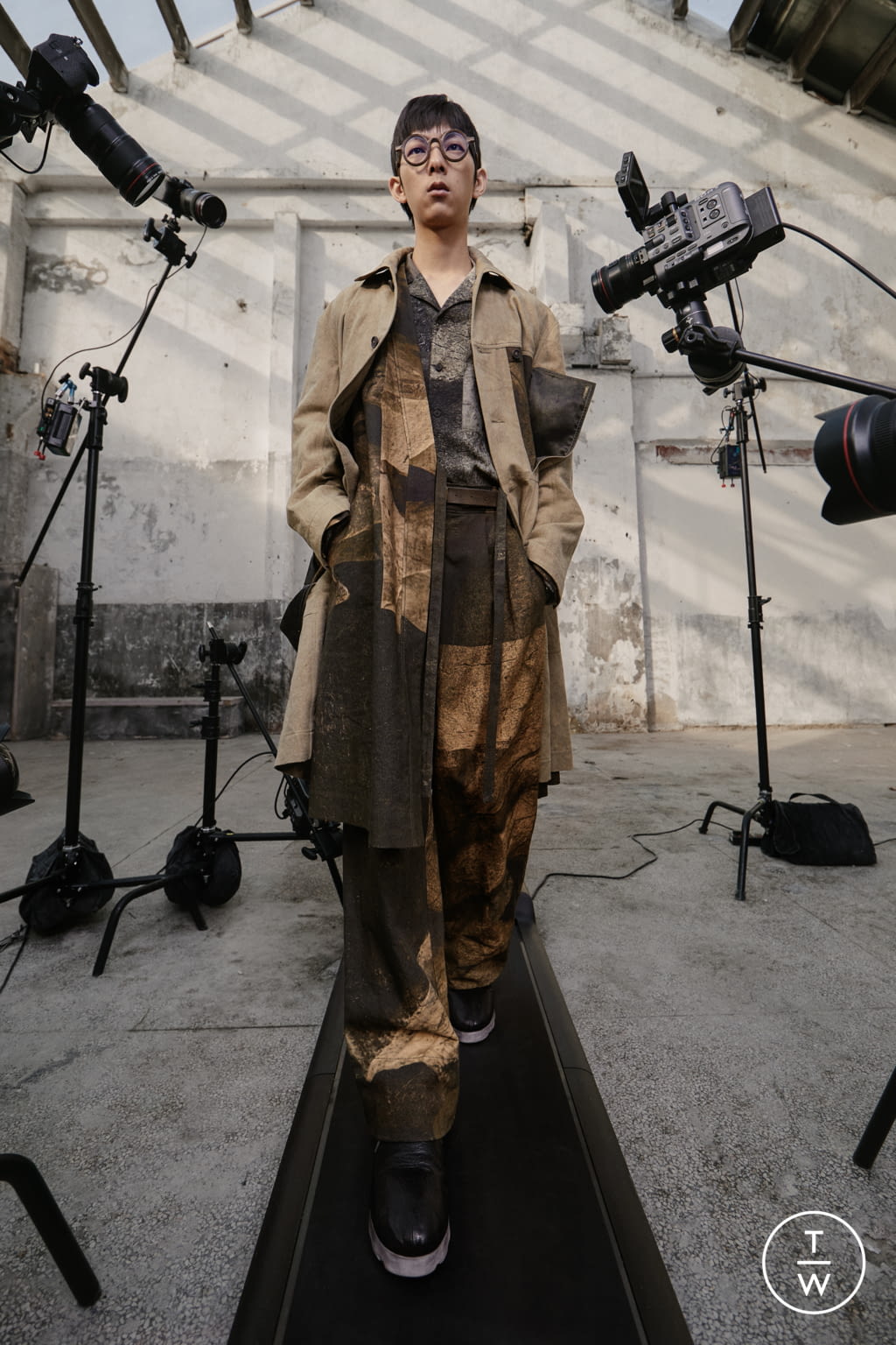 Fashion Week Paris Fall/Winter 2021 look 20 de la collection Ziggy Chen menswear