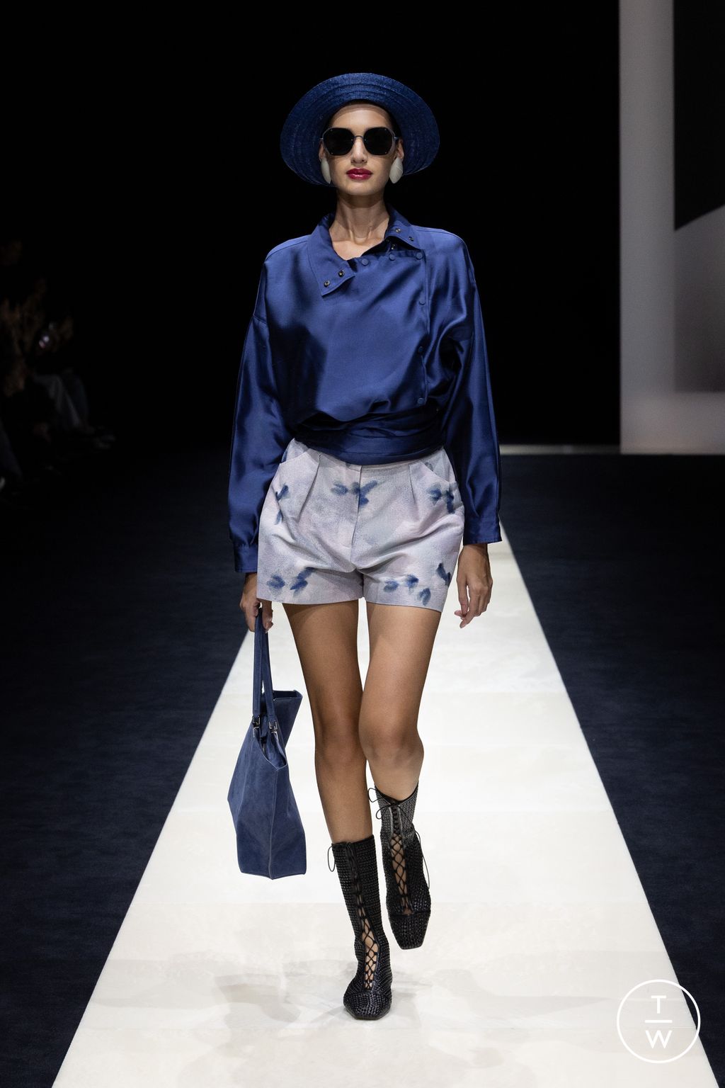 Fashion Week Milan Spring/Summer 2025 look 20 from the Emporio Armani collection womenswear