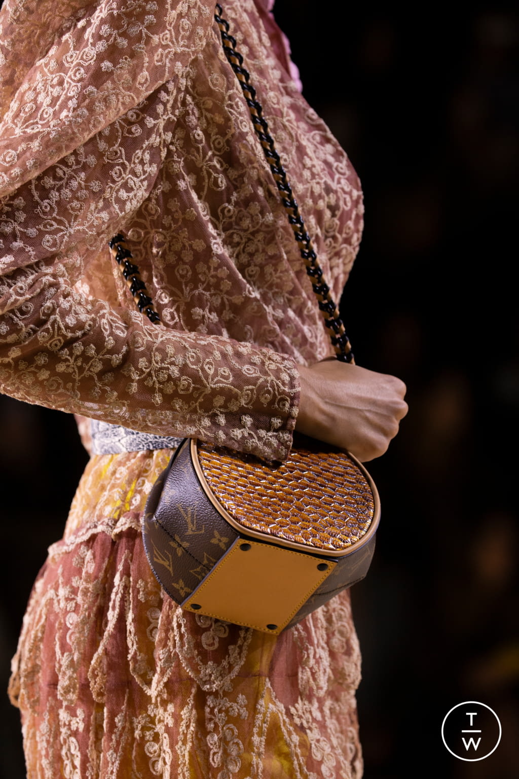 Fashion Week Paris Spring/Summer 2020 look 19 de la collection Louis Vuitton womenswear accessories
