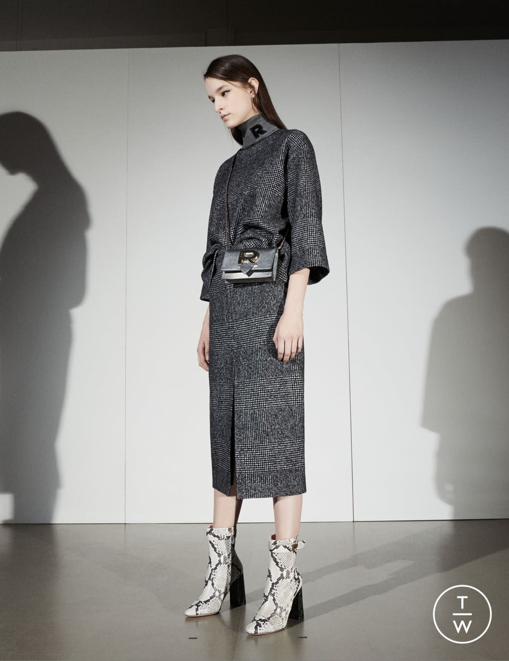 Fashion Week Paris Pre-Fall 2018 look 20 from the Rochas collection womenswear